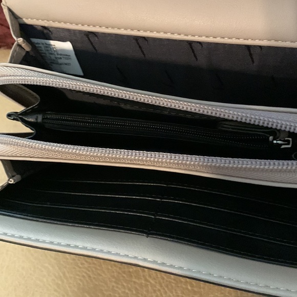 Vera Wang Shoulder or cross body bag - Picture 2 of 2